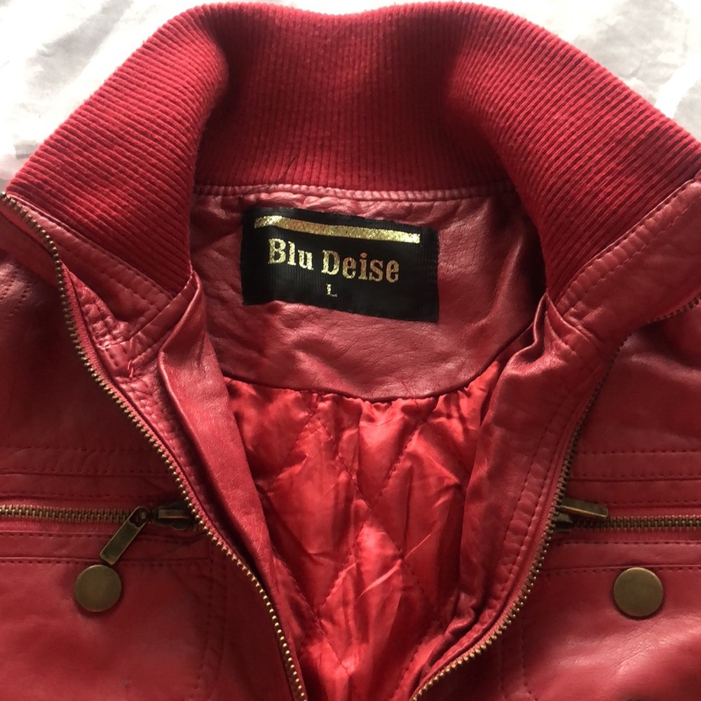 Red jacket - Picture 2 of 5